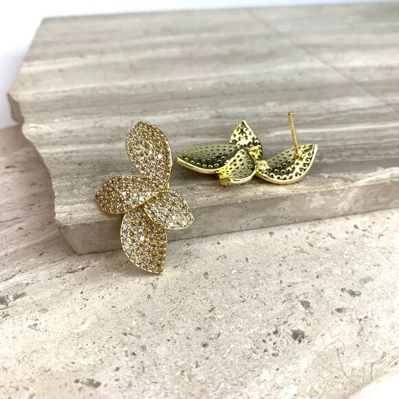 NEW~ Anthropologie Shashi Twisted Leaf Pave Crystal Gold Earrings - Picture 4 of 5